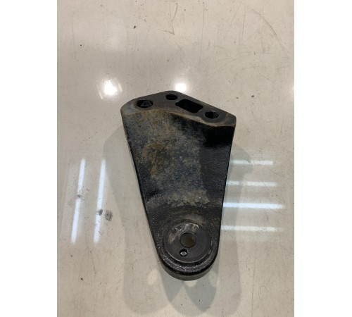 Кронштейн двигателя (правый)