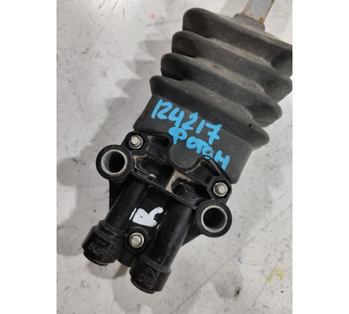 Кран уровня пола кабины с тягой правый