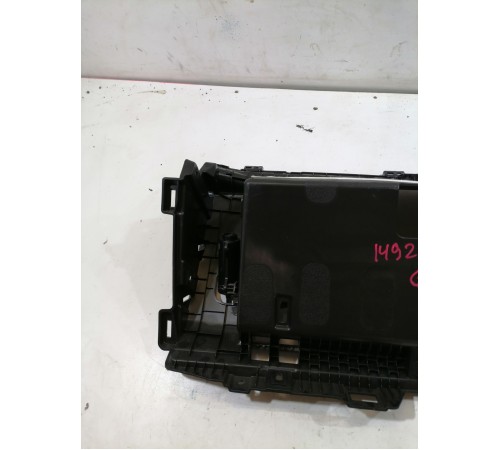 Корпус бардачка салона