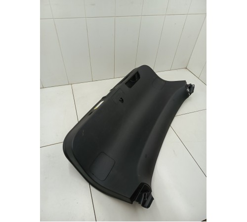 Обшивка крышки багажника