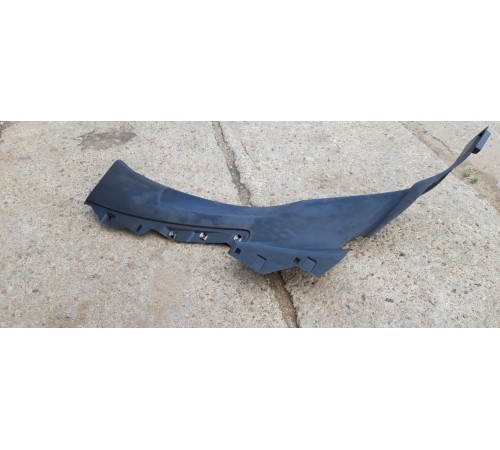 Накладка крышки багажника (левая)