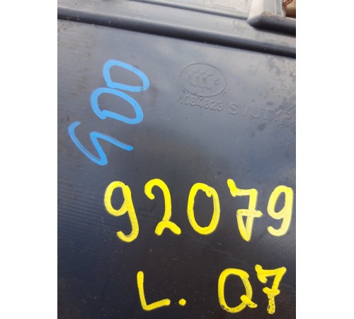 Накладка крышки багажника (левая)