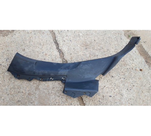 Накладка крышки багажника (левая)