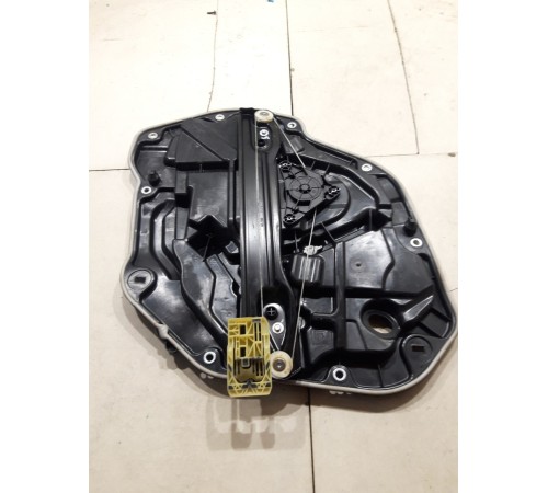 Стеклоподъемник (задний правый)