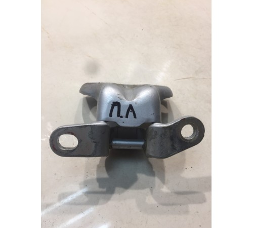 Петля двери (передняя, левая, нижняя)