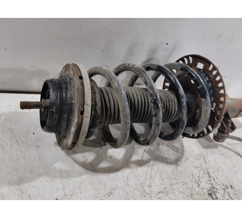 Амортизатор подвески передний правый в сборе