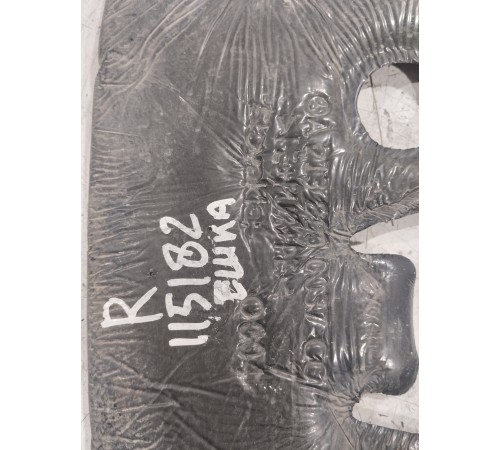 Шумоизоляция переднего правого крыла