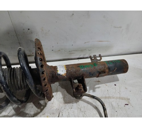 Амортизатор подвески передний правый в сборе