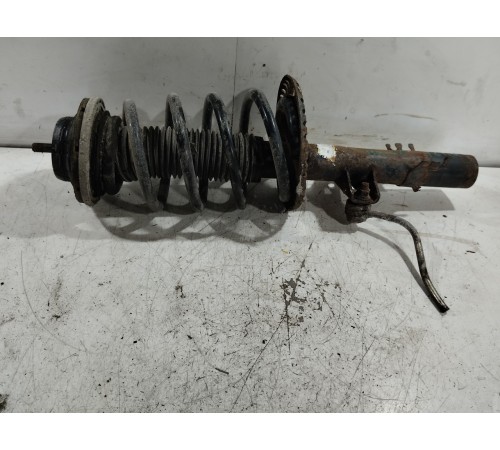 Амортизатор подвески передний правый в сборе