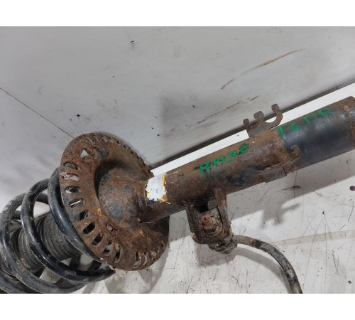 Амортизатор подвески передний правый в сборе