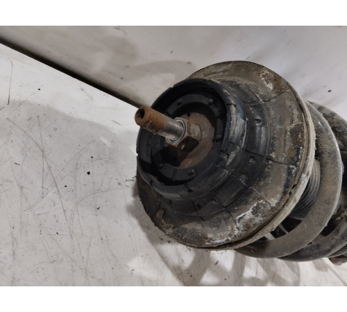 Амортизатор подвески передний правый в сборе