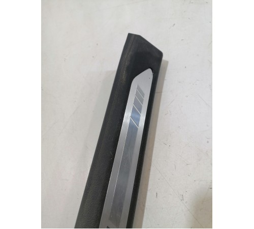 Декоративная накладка порога передняя правая