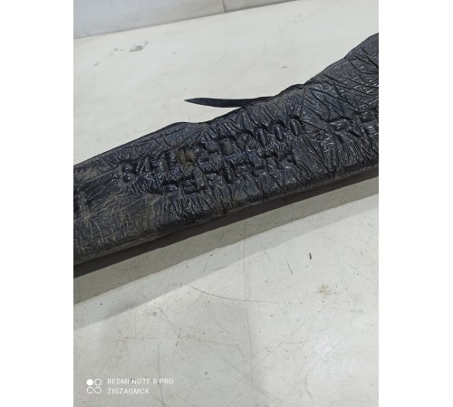 Уплотнитель крыла передний правый