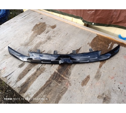 Накладка решетки радиатора верхняя