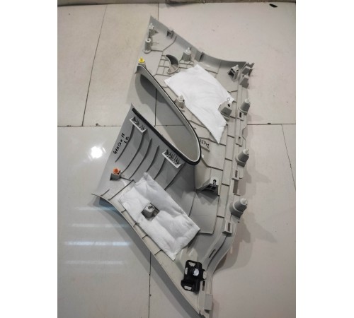 панель салона(задняя правая)