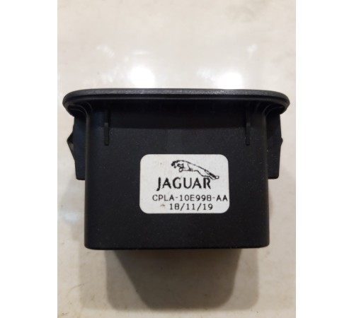 Кнопка открывания багажника