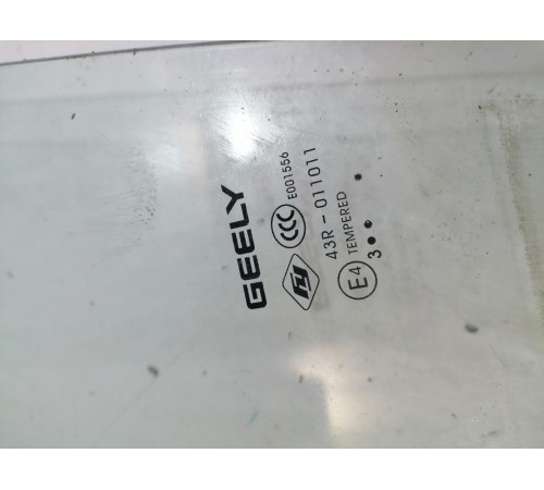 Стекло двери переднее левое