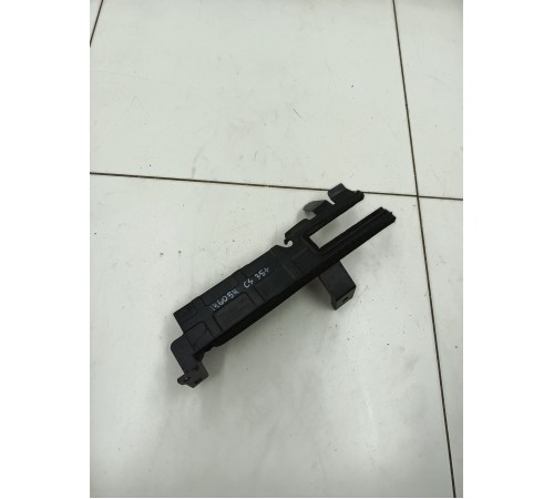 Дефлектор радиатора передний левый