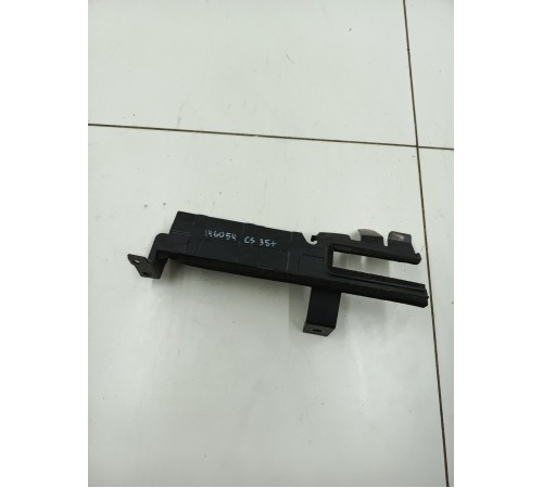 Дефлектор радиатора передний левый