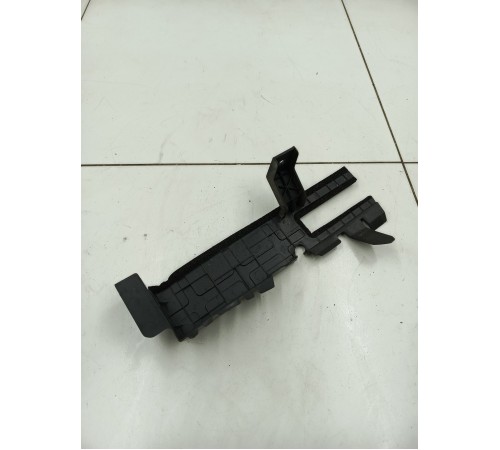 Дефлектор радиатора передний левый