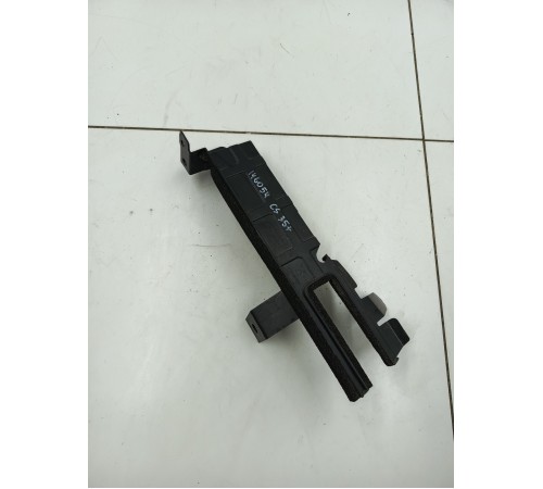 Дефлектор радиатора передний левый