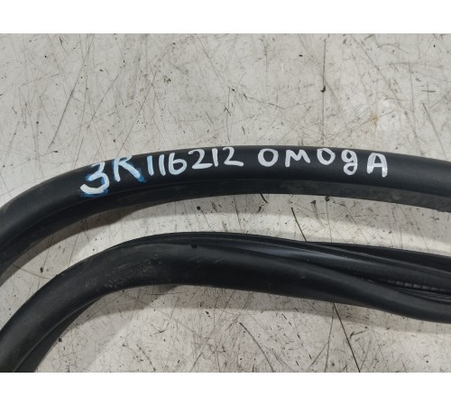 Уплотнитель двери задний правый