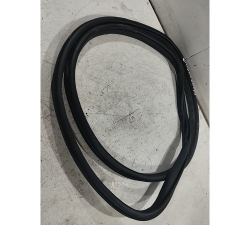 Уплотнитель двери задний правый