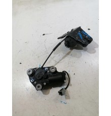 Замок крышки багажника с доводчиком