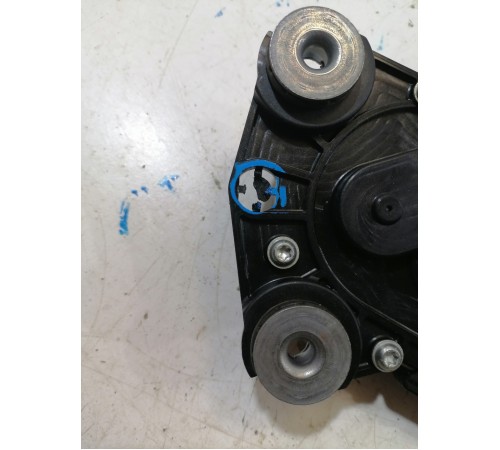 Замок крышки багажника с доводчиком