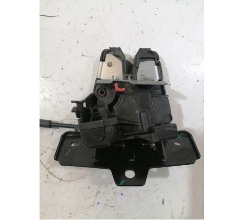 Замок крышки багажника с доводчиком