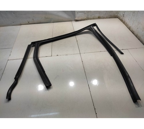 Уплотнитель стекла (задний, левый)