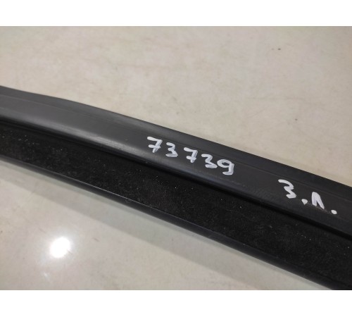 Уплотнитель стекла (задний, левый)