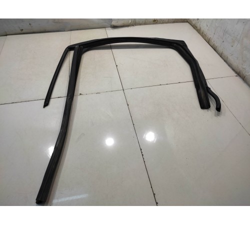 Уплотнитель стекла (задний, левый)