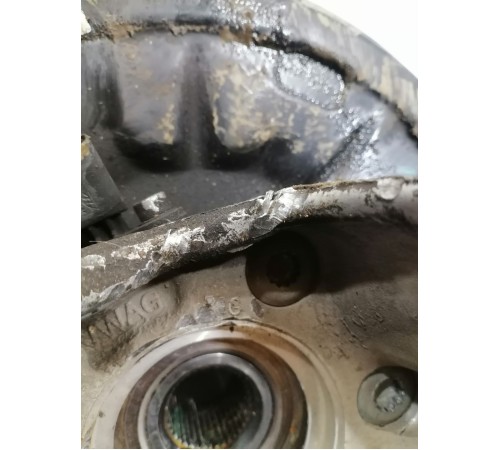 Кулак задний правый