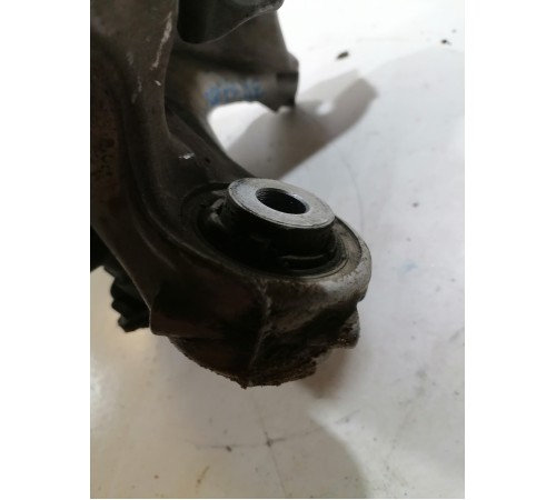 Кулак задний правый