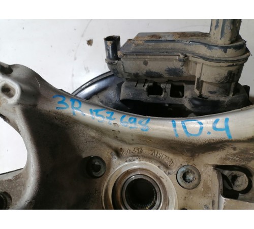 Кулак задний правый