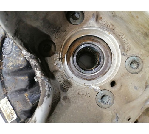 Кулак задний правый