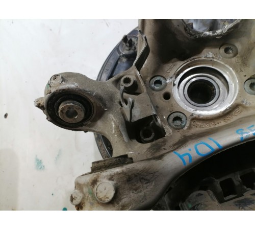 Кулак задний правый