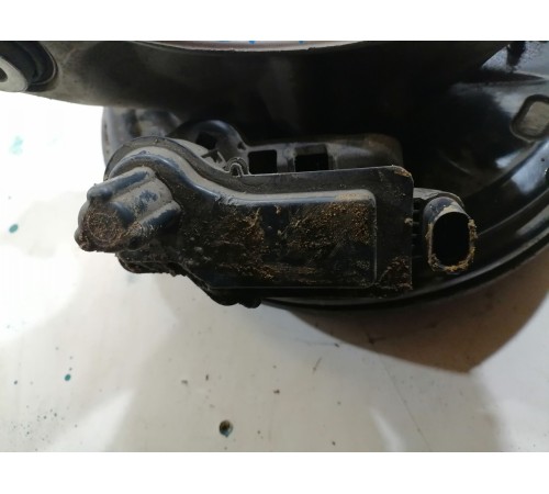 Кулак задний правый