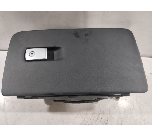 Бардачок (в сборе)