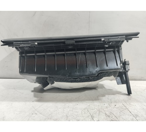 Бардачок (в сборе)