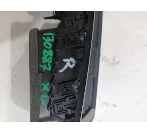 Дефлектор воздушный правый