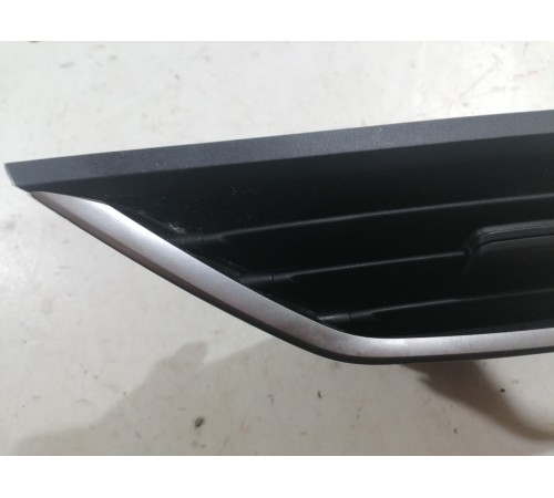 Дефлектор воздушный правый