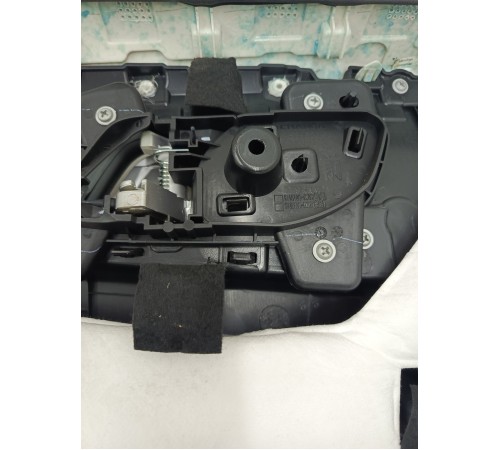 Обшивка двери передняя правая