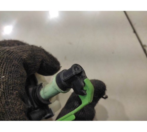 замок принудительного открывания лючка бензобака