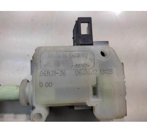 замок принудительного открывания лючка бензобака