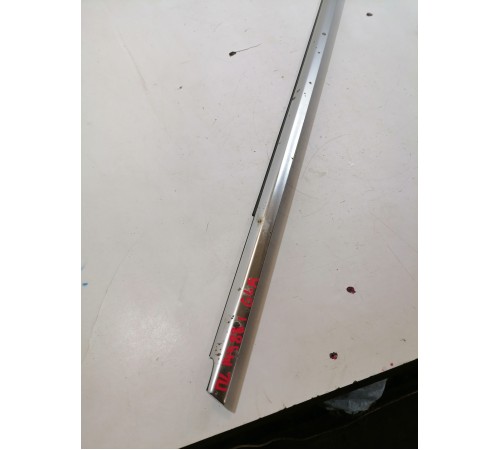 Молдинг двери передний левый