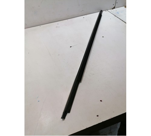 Молдинг двери передний левый