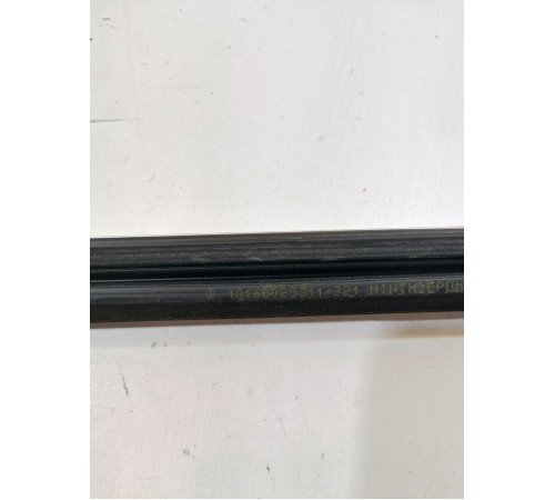 Молдинг двери передний левый