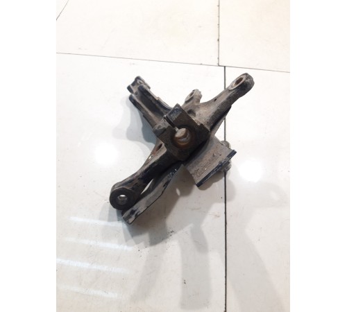 Поворотный кулак (передний, правый)